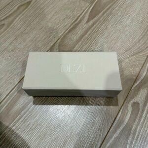 DEZI Harper Sunglasses